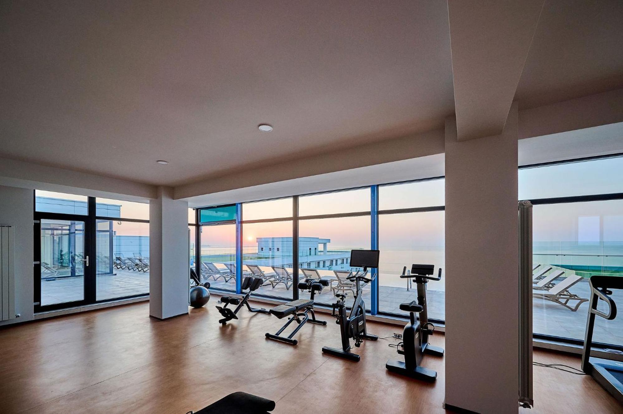Beach Bliss Apartment In Infinity Beach Resort Parking Mamaia Exterior photo