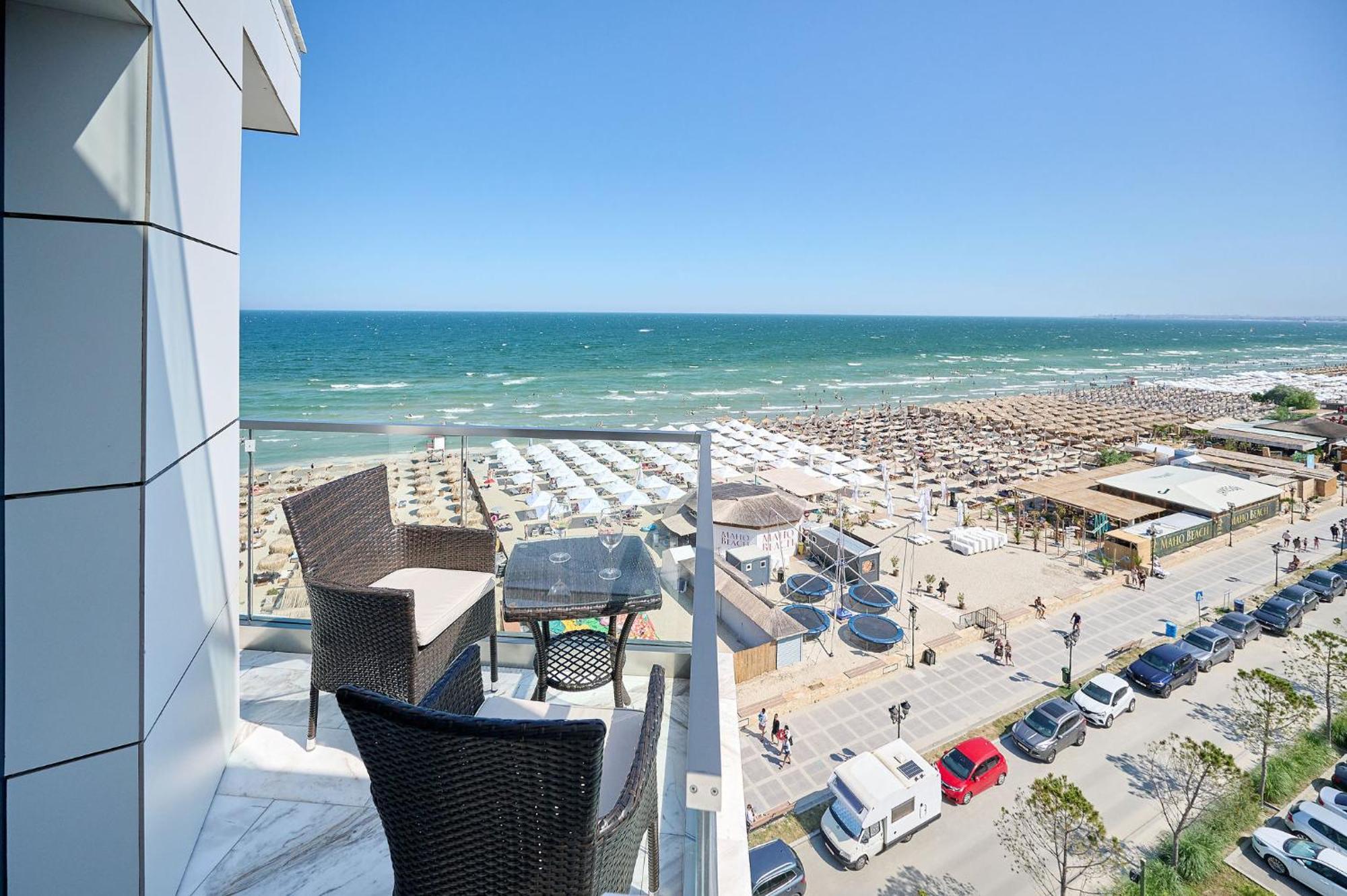 Beach Bliss Apartment In Infinity Beach Resort Parking Mamaia Exterior photo