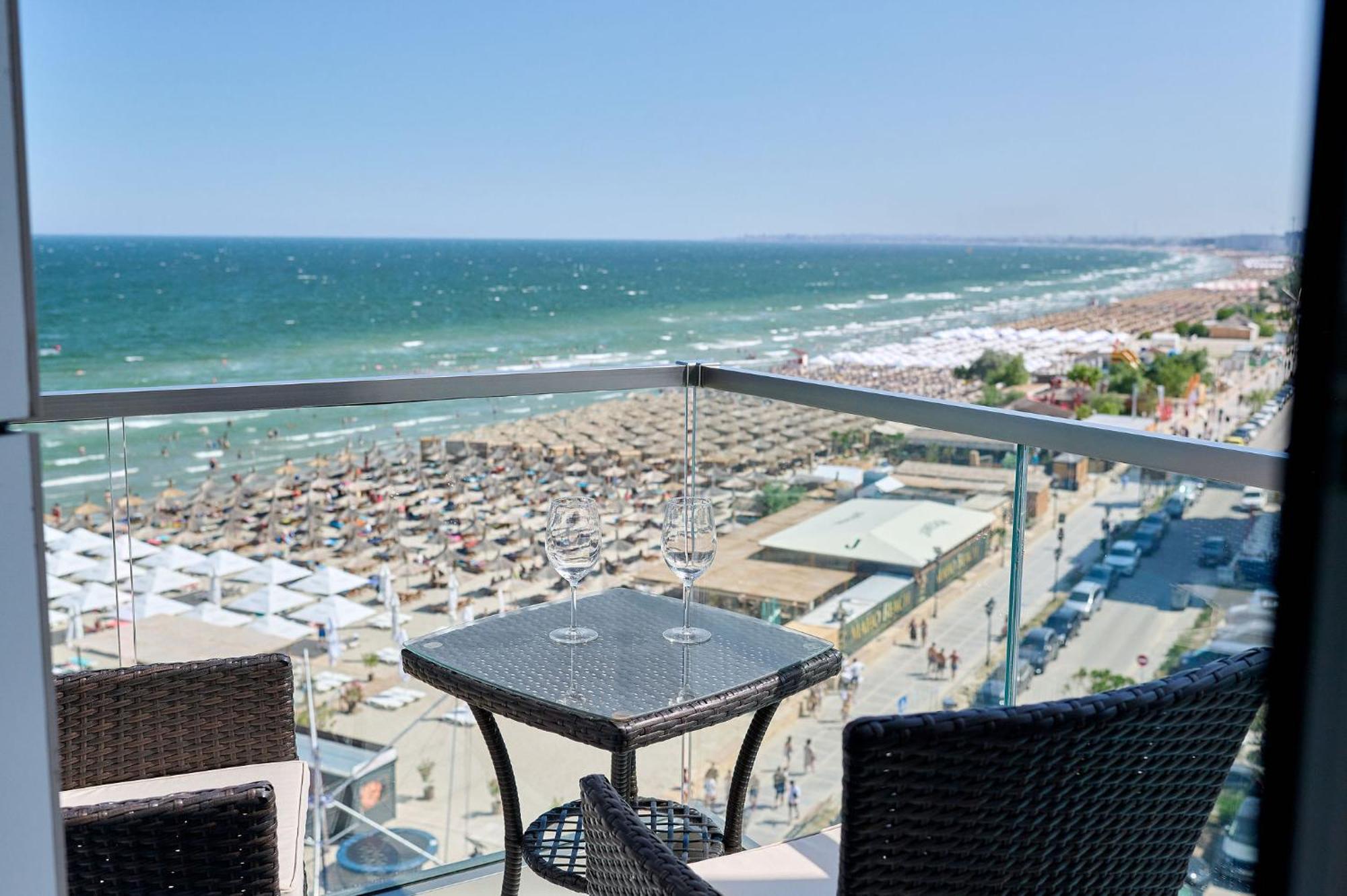Beach Bliss Apartment In Infinity Beach Resort Parking Mamaia Exterior photo